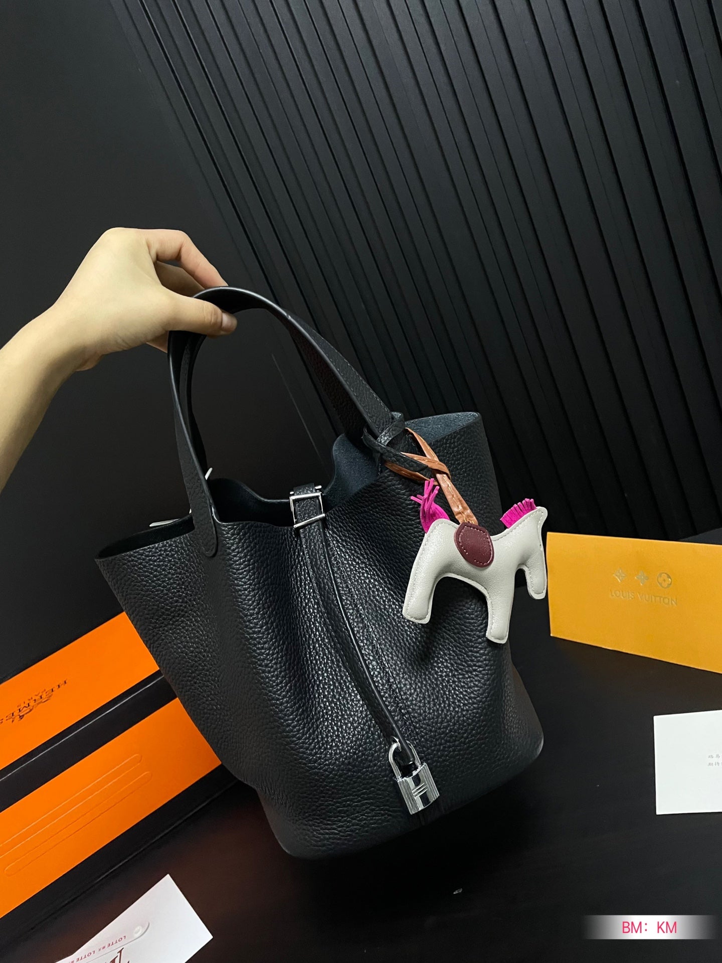 HE* cowhide vegetable basket